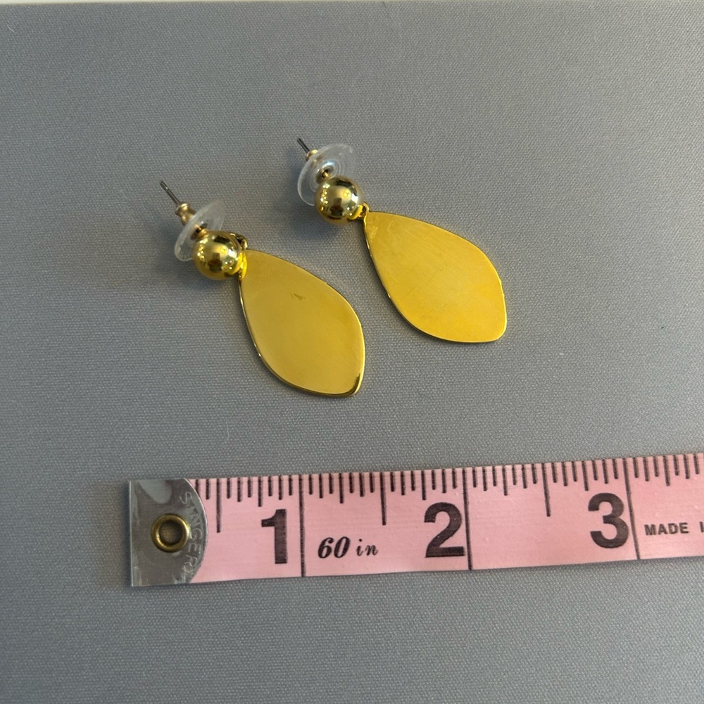 Elegant Gold Teardrop Earrings